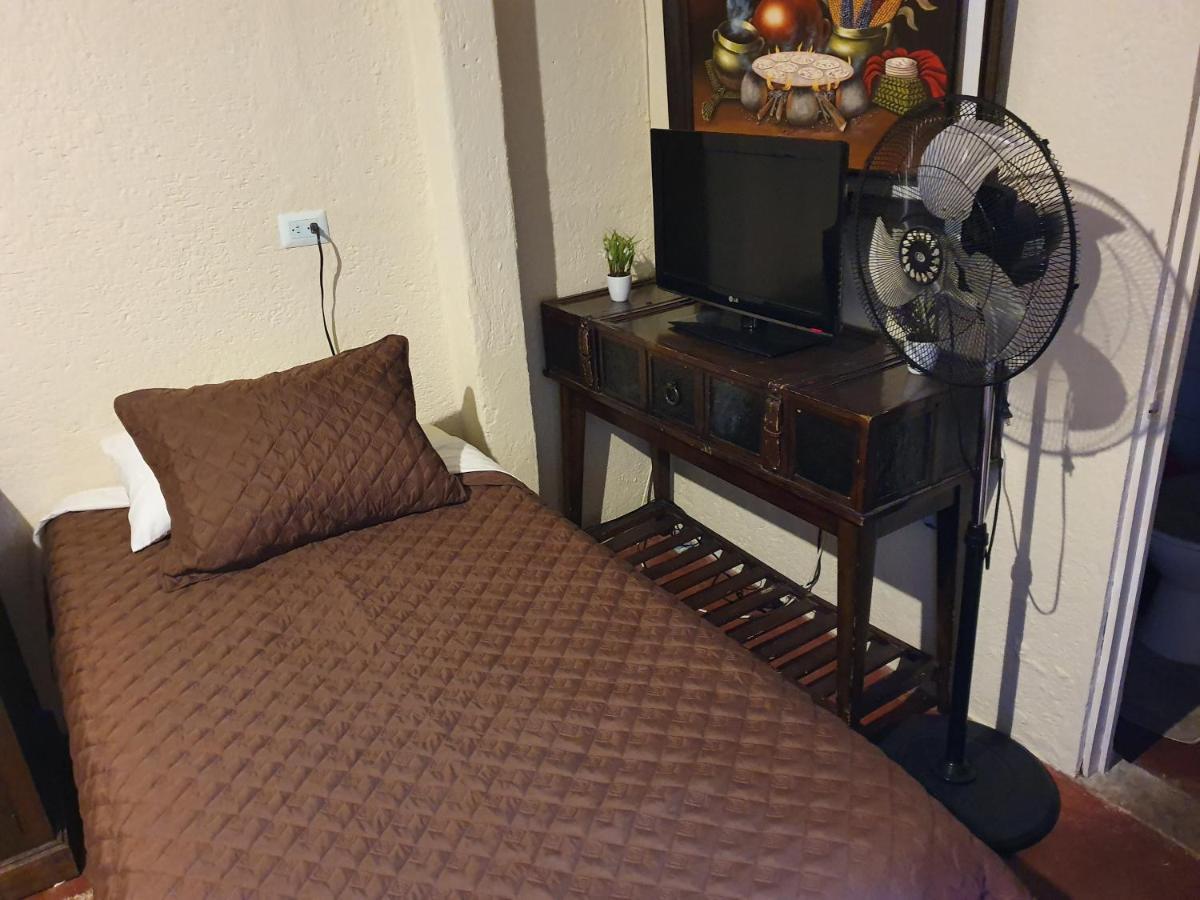 Parrot House Bed & Breakfast Antigua Luaran gambar